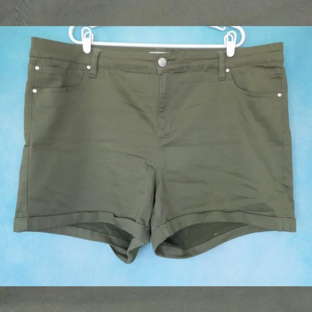 Molly & Isadora Green Shorts 24